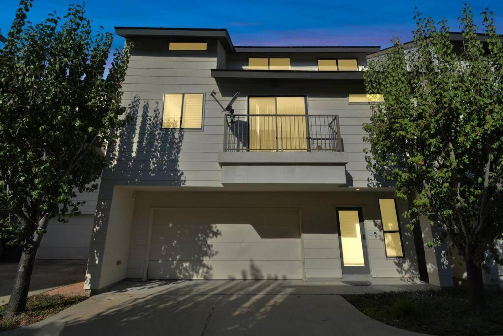 3Br/3.5Ba Three Story East Downtown Townhouse With View Houston Exterior foto