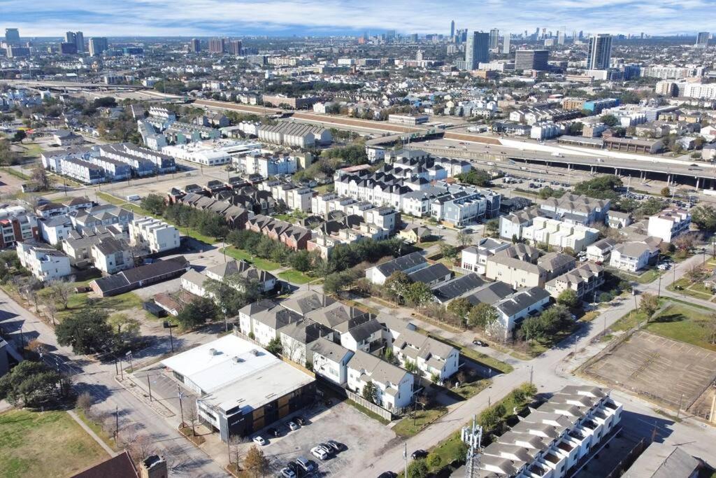 3Br/3.5Ba Three Story East Downtown Townhouse With View Houston Exterior foto